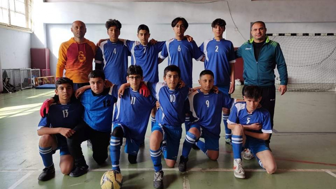 Yıldız Futsal takımımız turnuvaya Taç Ortaokulu'nu 3-1 yenerek devam ediyor. 